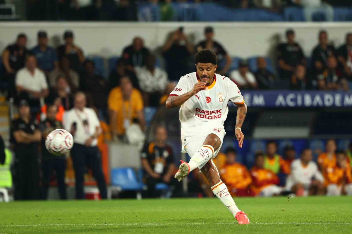 Gabriel Sara'nın Son Dakika Golü Galatasaray'a Başakşehir'de 3-2'lik Zaferi Getirdi