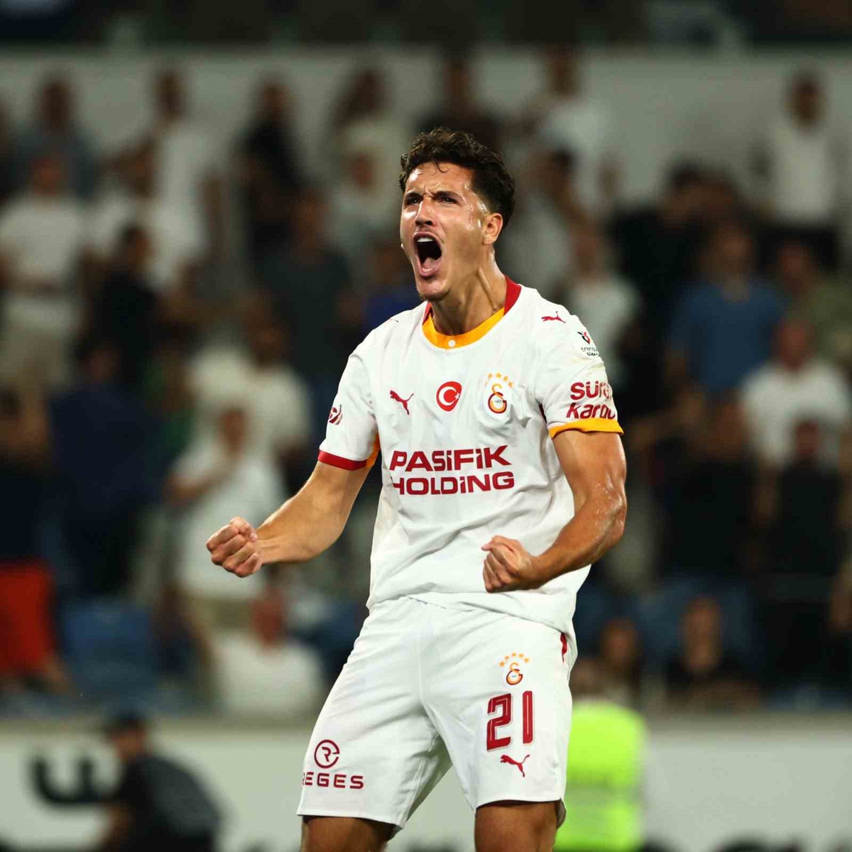 Galatasaray'ın yeni transferleri Leao ve Deniz Gül, Başakşehir maçında ilk kez forma giydi