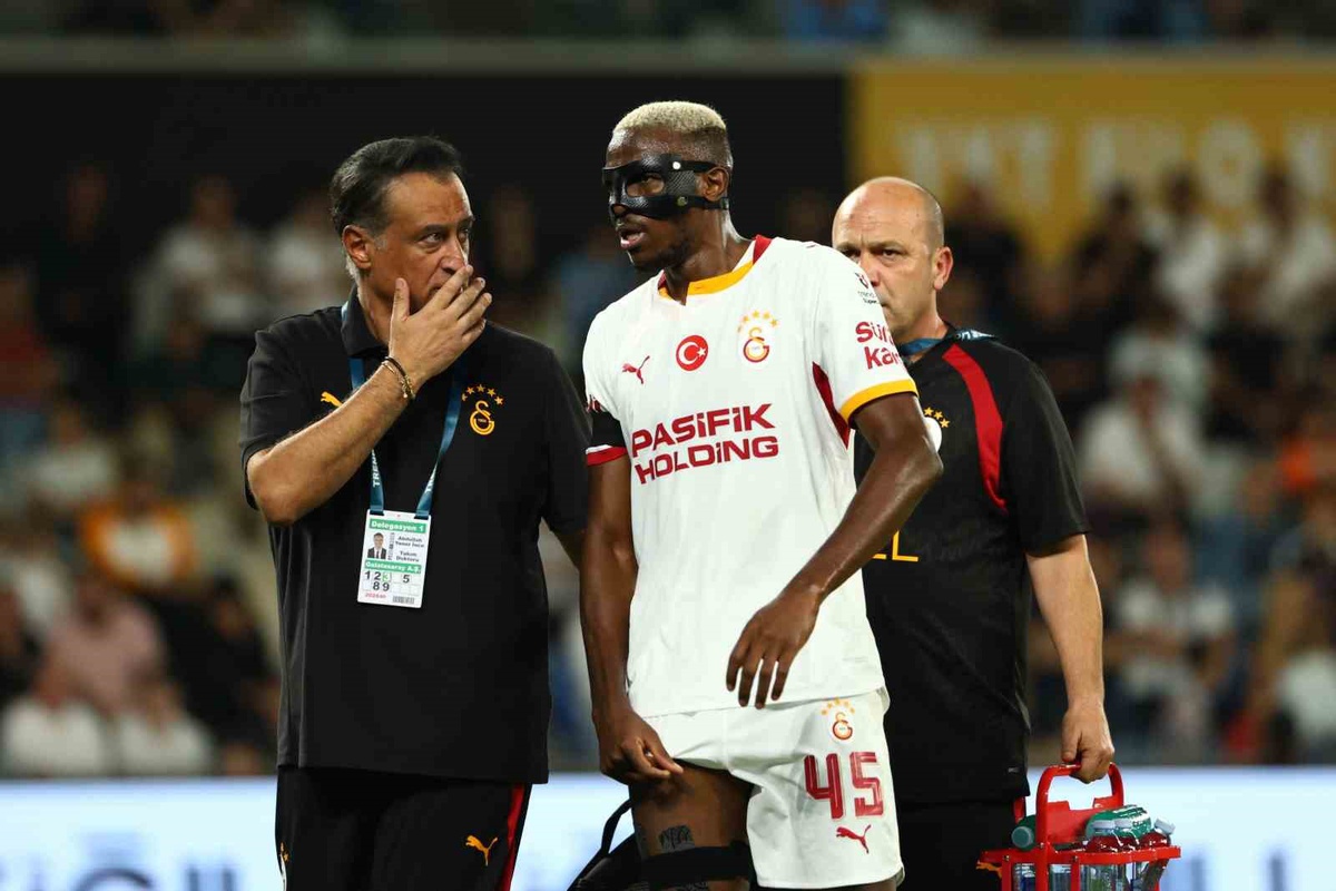 Galatasaray'da Osimhen Başakşehir maçında sakatlandı, yerine Barış Alper Yılmaz girdi