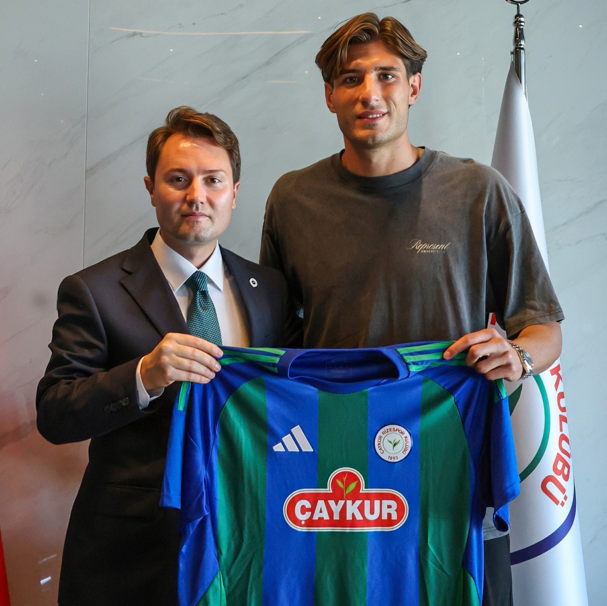 Çaykur Rizespor, Cagliari'nin santraforu Borrelli'yi bir sezon kiraladı