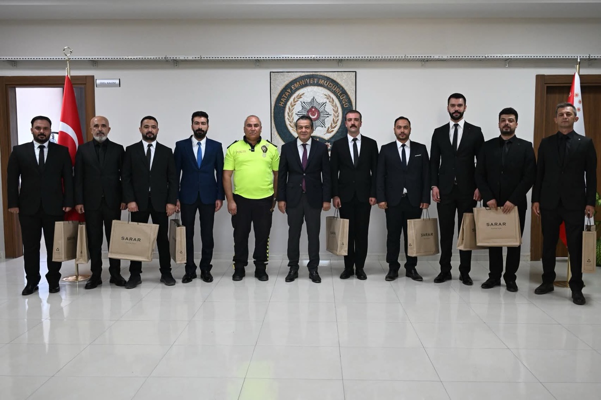 Hatay Emniyet Müdürü Rüştü Yılmaz, başarılı personelini ödüllendirdi