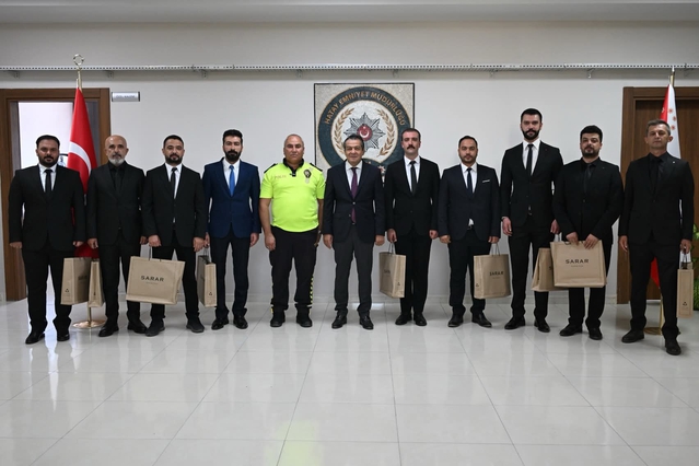 Hatay Emniyet Müdürü Rüştü Yılmaz, başarılı personelini ödüllendirdi