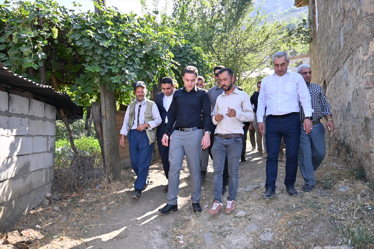 Hizan Kaymakamı Gürece ve Tutumlu köylerinde vatandaşların sorunlarını dinledi