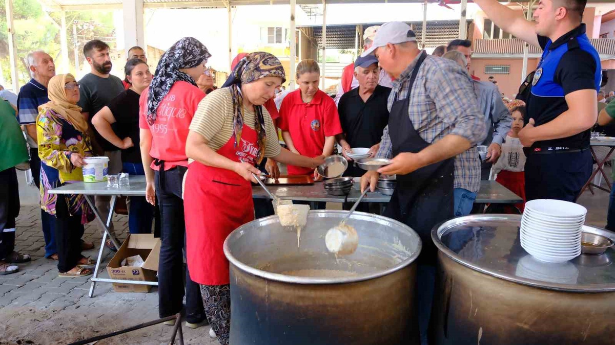 Aydın Kuyucak Horsunlu'da kurtuluşun 104. yılı 15 kazan keşkekle kutlandı