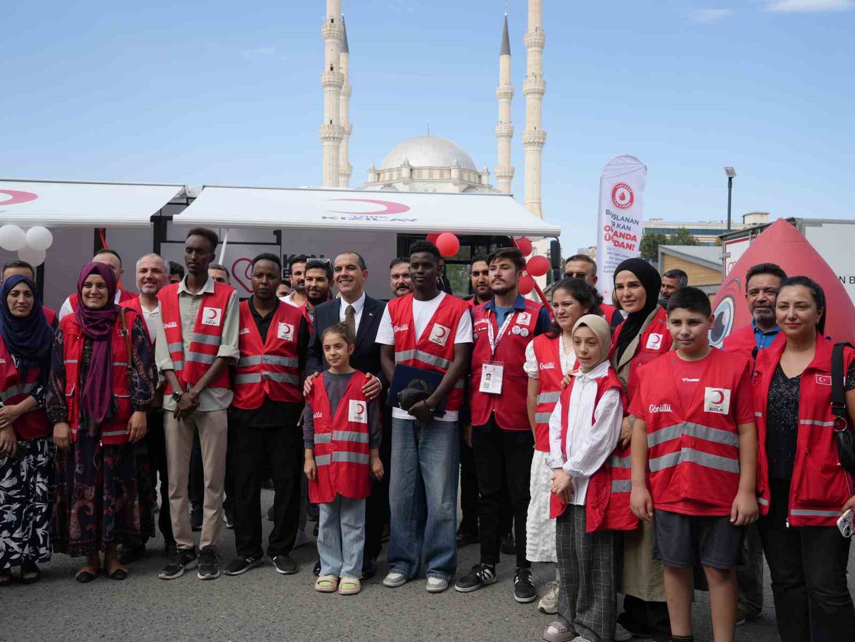 Iğdır'da hayırsever bağışıyla kazanılan kan bağışı aracı sürekli hizmete girdi