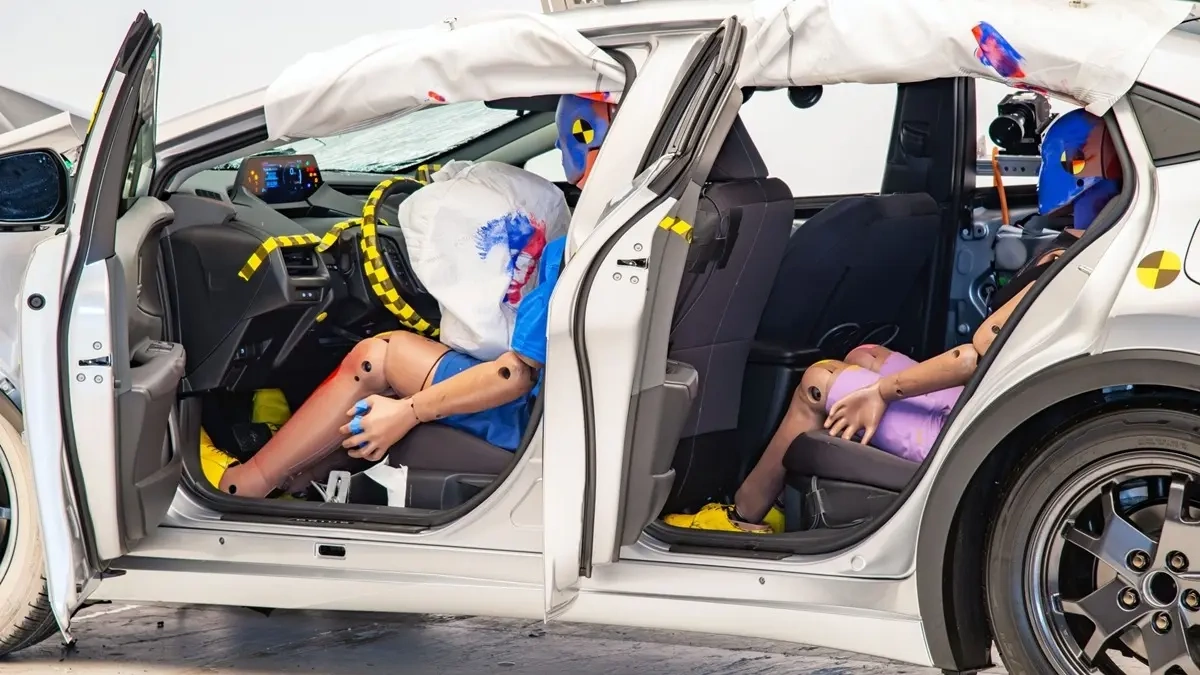 IIHS testinde 7 araçtan yalnızca Kia Telluride ve Tesla Model Y zirvede