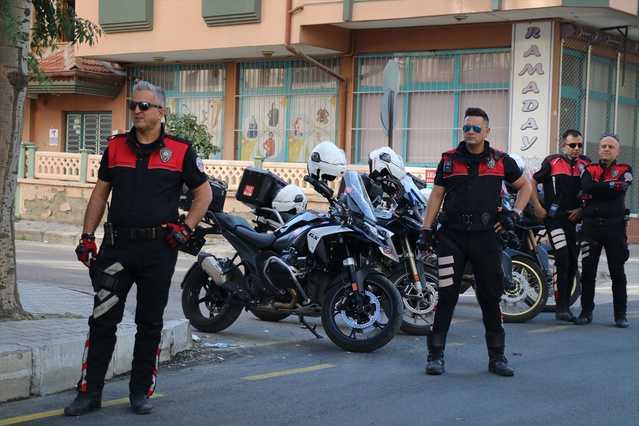 Polis Memurunun Heimlich Manevrası Genci Kurtardı