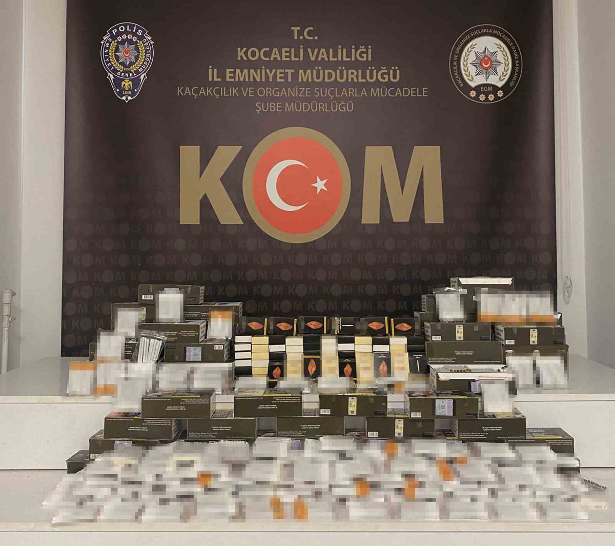 İzmit'te 2 iş yerine kaçak makaron operasyonu, 21 bin 500 makaron ele geçirildi