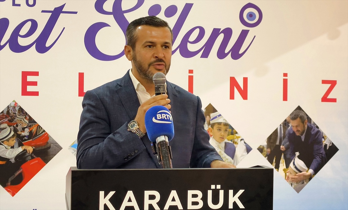 Karabük'te 15 çocuk sünnet şöleninde altın takılarak eğlendi