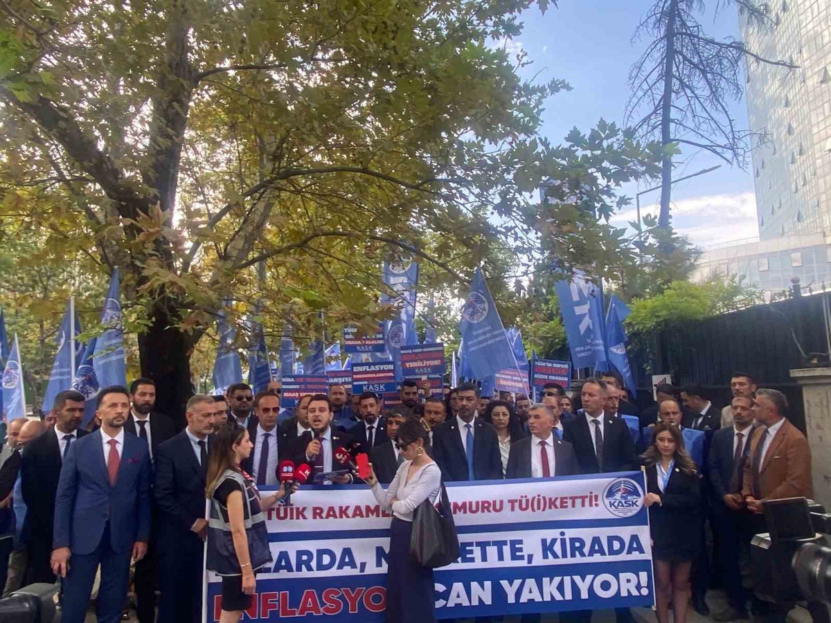 TÜİK önünde enflasyon eylemi, Yoksulluk sınırı 120 bin 235 lirayı aştı