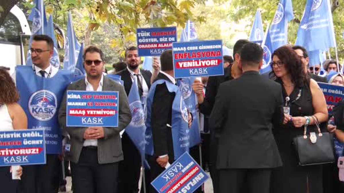 KASK üyeleri TÜİK önünde eylem yaptı, enflasyon verilerinin gerçeği yansıtmadığını savundu