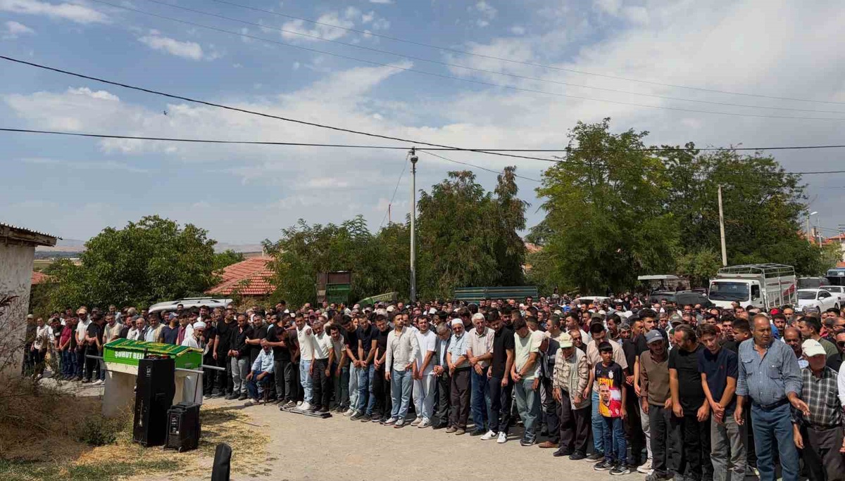 Afyonkarahisar Şuhut'ta motosiklet kazasında ölen 19 yaşındaki hafız toprağa verildi