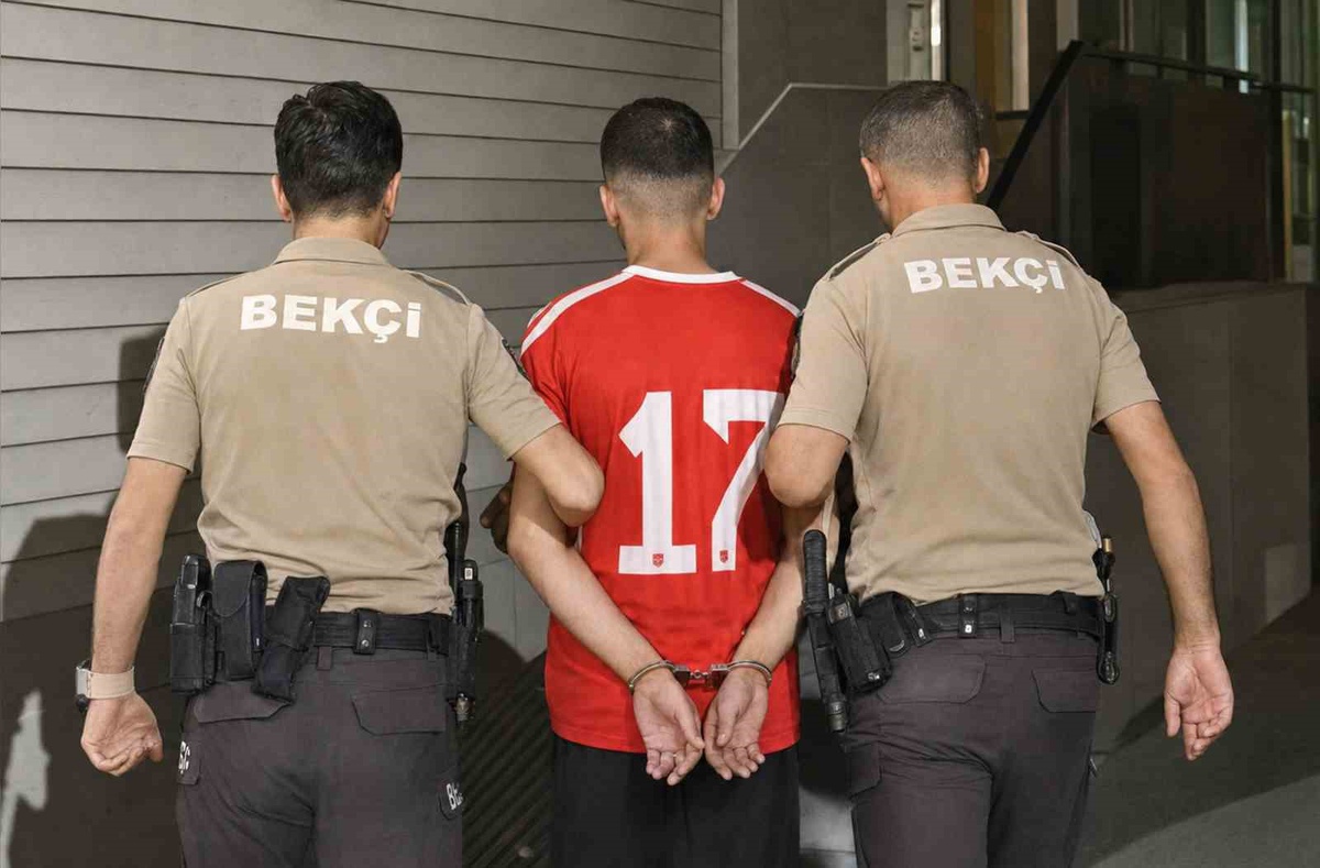 Kırıkkale'de firari hükümlü T.U., polis operasyonuyla yakalanıp cezaevine teslim edildi