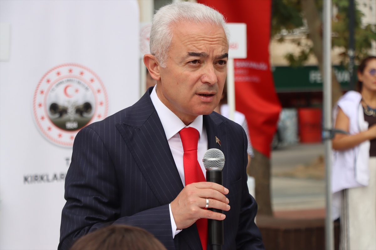 Kırklareli'nde sağlıklı yaşam yürüyüşü düzenlendi, Vali Turan halkı aşı ve taramaya çağırdı
