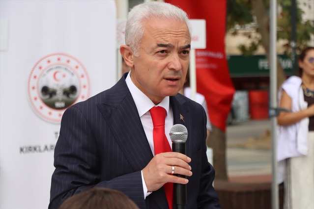 Kırklareli'nde sağlıklı yaşam yürüyüşü düzenlendi, Vali Turan halkı aşı ve taramaya çağırdı