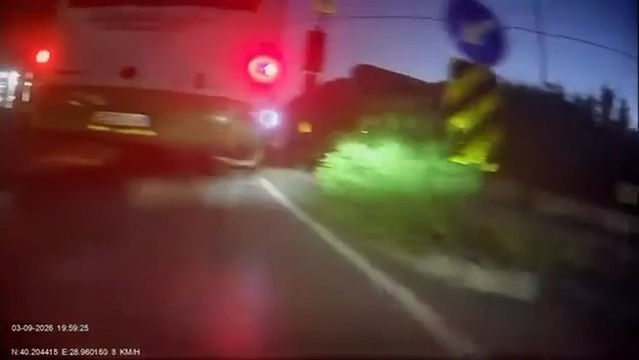 Bursa'da kırmızı ışık ihlali yapan otobüs şoförü, 'Cezamızı çekeriz'