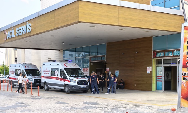 Bursa İnegöl'de otomobil şarampole yuvarlandı, 7 mevsimlik işçi yaralandı