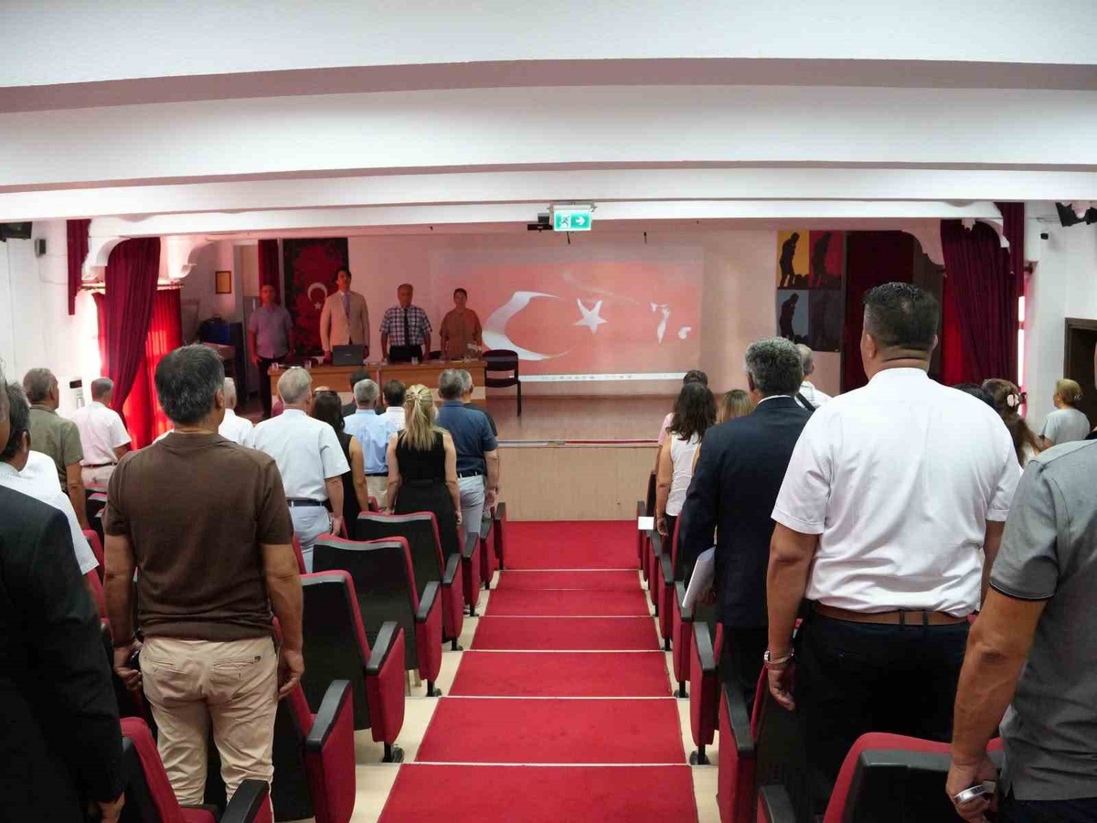 Köyceğiz'de okul müdürleri, yeni eğitim yılı öncesi değerlendirme toplantısında buluştu