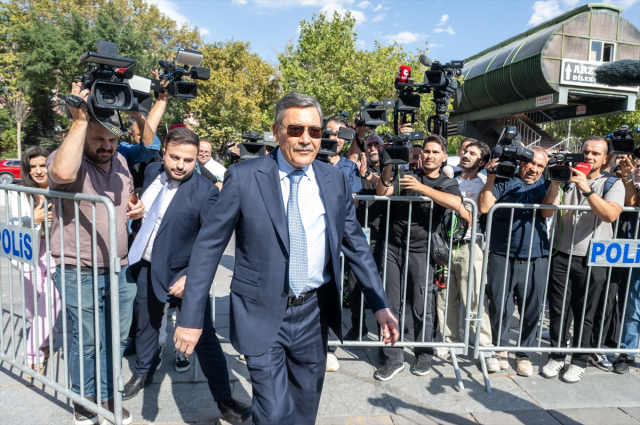 Melih Gökçek ifade vermek için adliyede! İşte ilk görüntüler