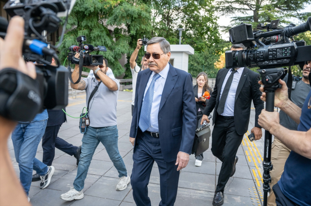 Melih Gökçek ifade vermek için adliyede! İşte ilk görüntüler