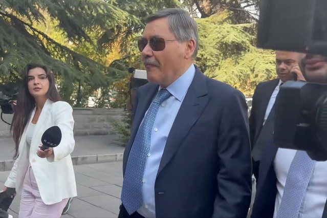 Melih Gökçek ifade vermeye sakız çiğneyerek geldi