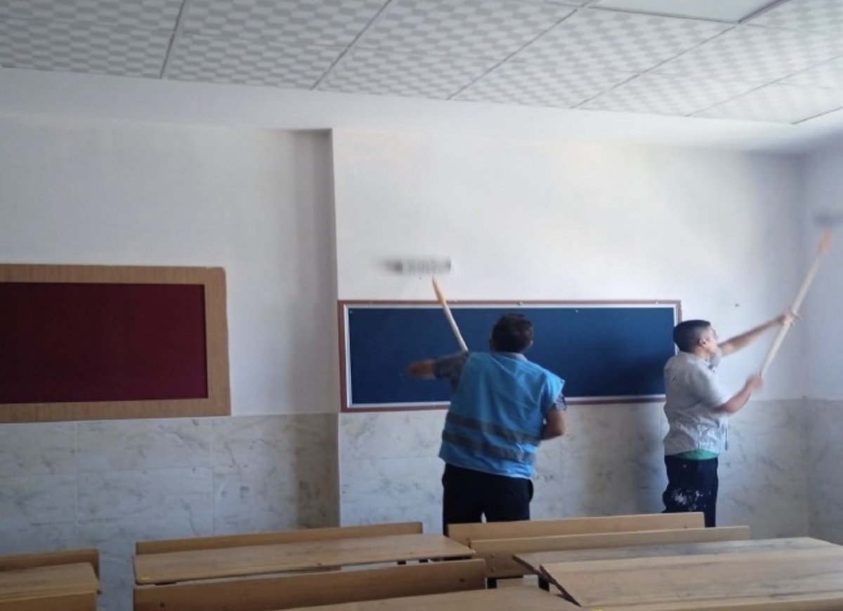 Mersin'de denetimli serbestlik yükümlüleri 6 okulda boya ve bakım çalışması yaptı