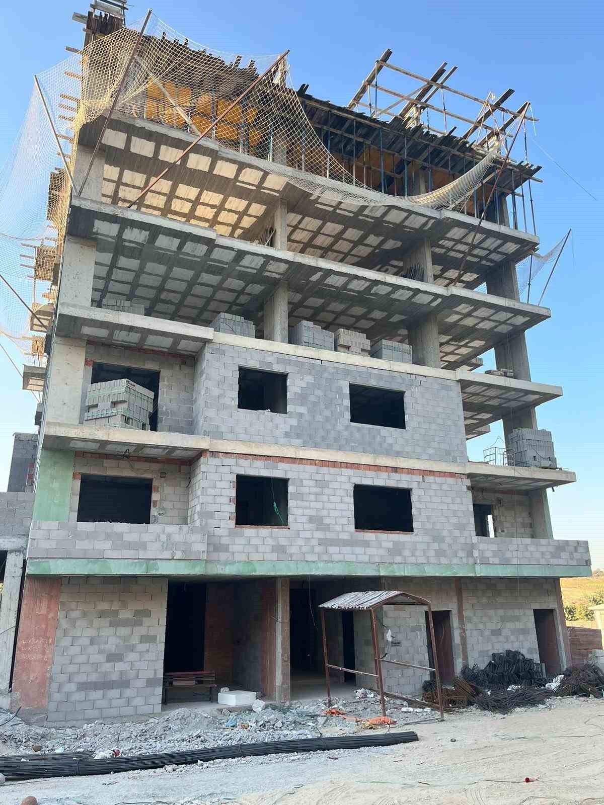 Mersin Tarsus'ta iki ayrı inşaatta yaşanan kazalarda 1 ölü, 2 yaralı var