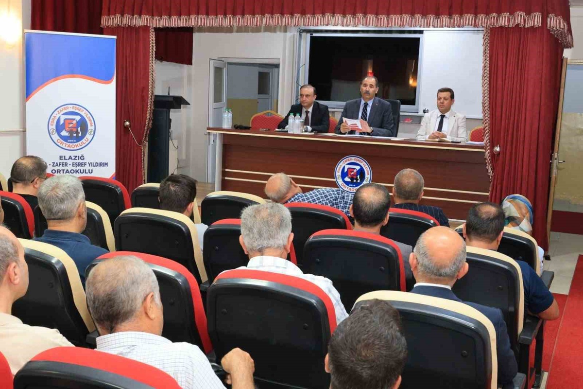 Elazığ'da ortaokul müdürleri toplantısında 2026-2027 eğitim yılı hazırlıkları ele alındı