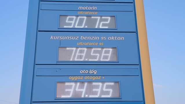Osmaniye'de çiftçiler akaryakıt zammına tepkili, mazot 90 lirayı aştı