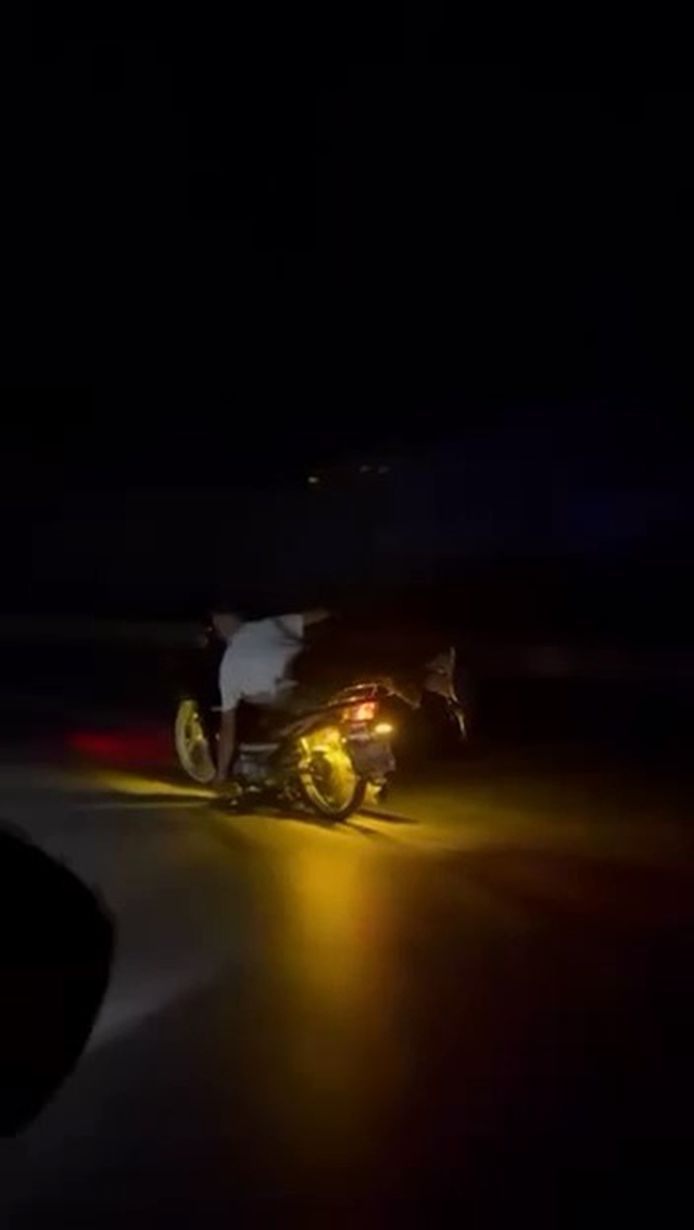 Bursa'da motosiklet sürücüsü tehlikeli sürüş yaptı, o anlar kamerada