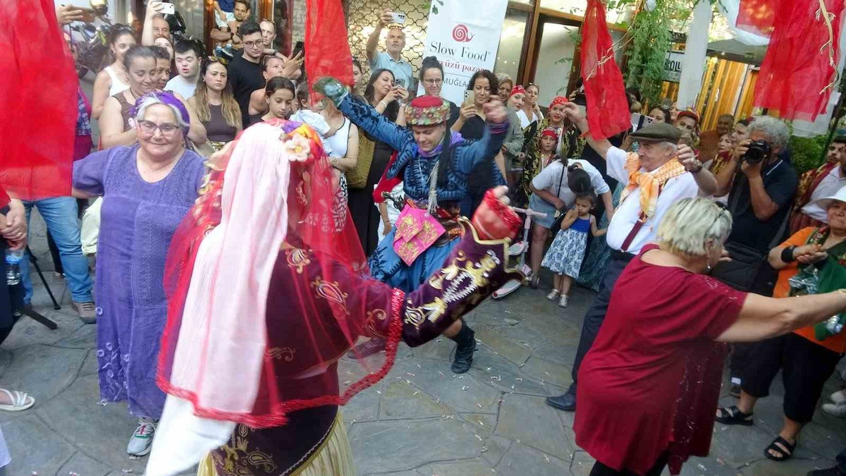 Muğla'da 5. Düğün Yemekleri Festivali başladı; açılışta kına merasimi yapıldı