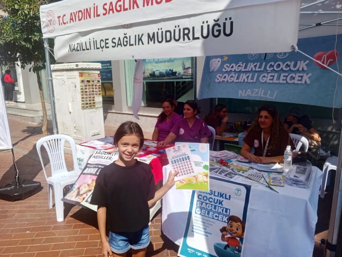 Nazilli'de Halk Sağlığı Haftası'nda anneler ve çocuklar için stant açıldı