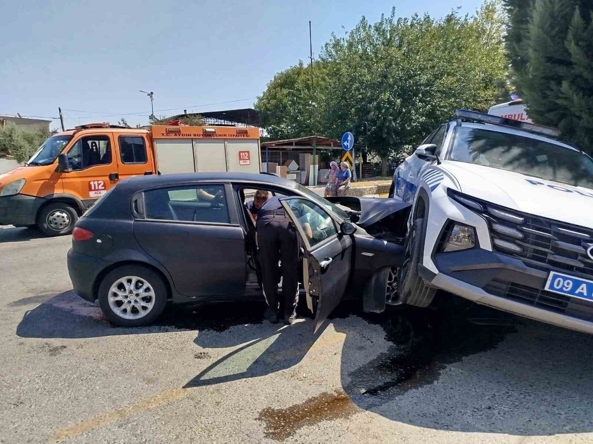 Aydın Nazilli'de otomobil ile polis aracı çarpıştı, 2 kişi yaralandı