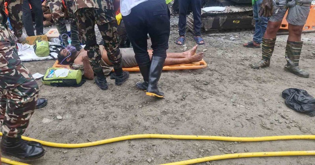 Nepal'de selden etkilenen hidroelektrik tünelinde 10 gün sonra 2 işçi sağ kurtarıldı
