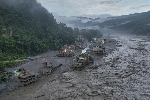 Nepal'deki sel felaketinde 9 gün sonra mucize kurtuluş