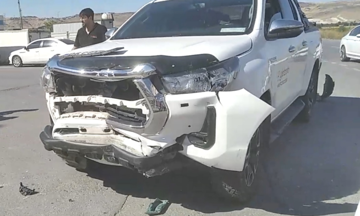 Kayseri'de kamyonetle çarpışan otomobil takla atıp 4 araca çarptı, 2 yaralı