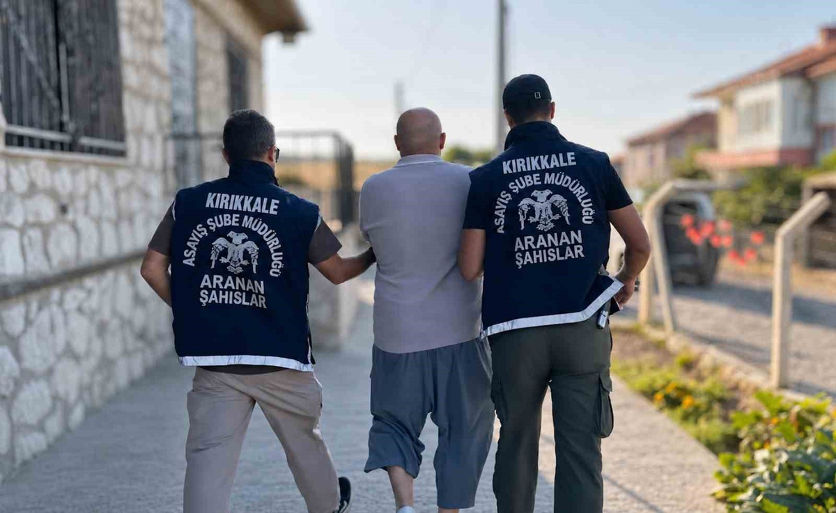 Kırıkkale'de 8 suçtan 16 yıl cezası bulunan firari, annesiyle saklandığı evde yakalandı
