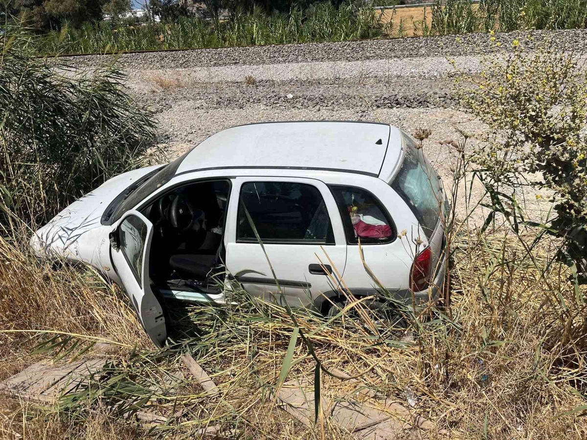 Aydın Germencik'te otomobil şarampole uçtu, sürücü kazayı yara almadan atlattı
