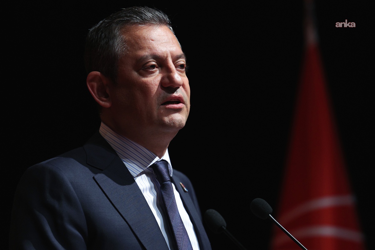 Özgür Özel, erişim engeli konulan Aile Dayanışma Ağı'nın yeni hesabına destek istedi