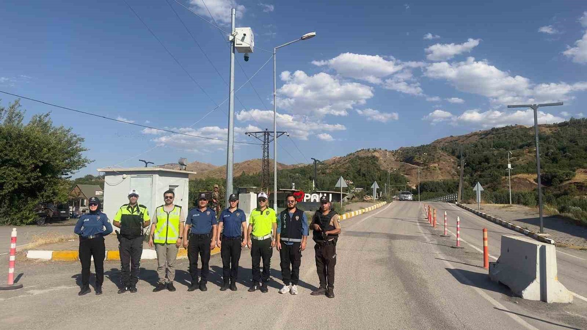 Palu'da polis ekipleri ilçe genelinde kapsamlı huzur ve güven uygulaması yaptı