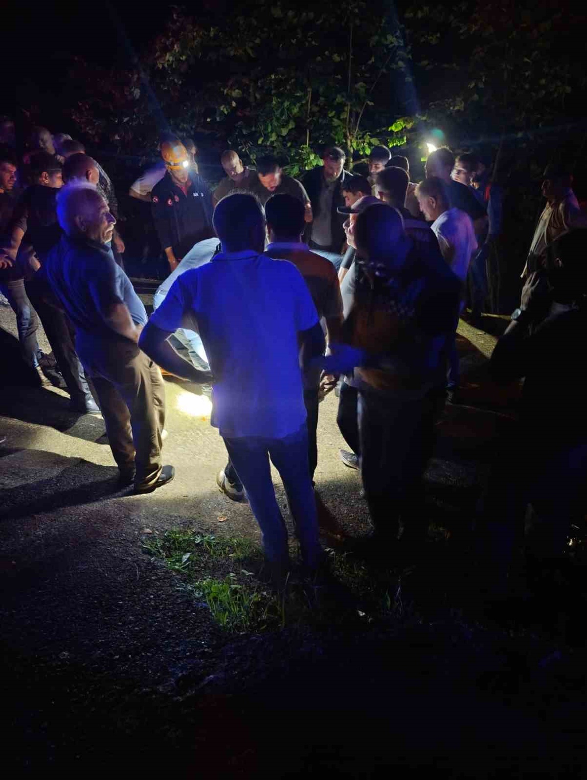 Rize Çayeli'nde park sırasında uçuruma yuvarlanan araçta 2 kişi öldü, 1 yaralı
