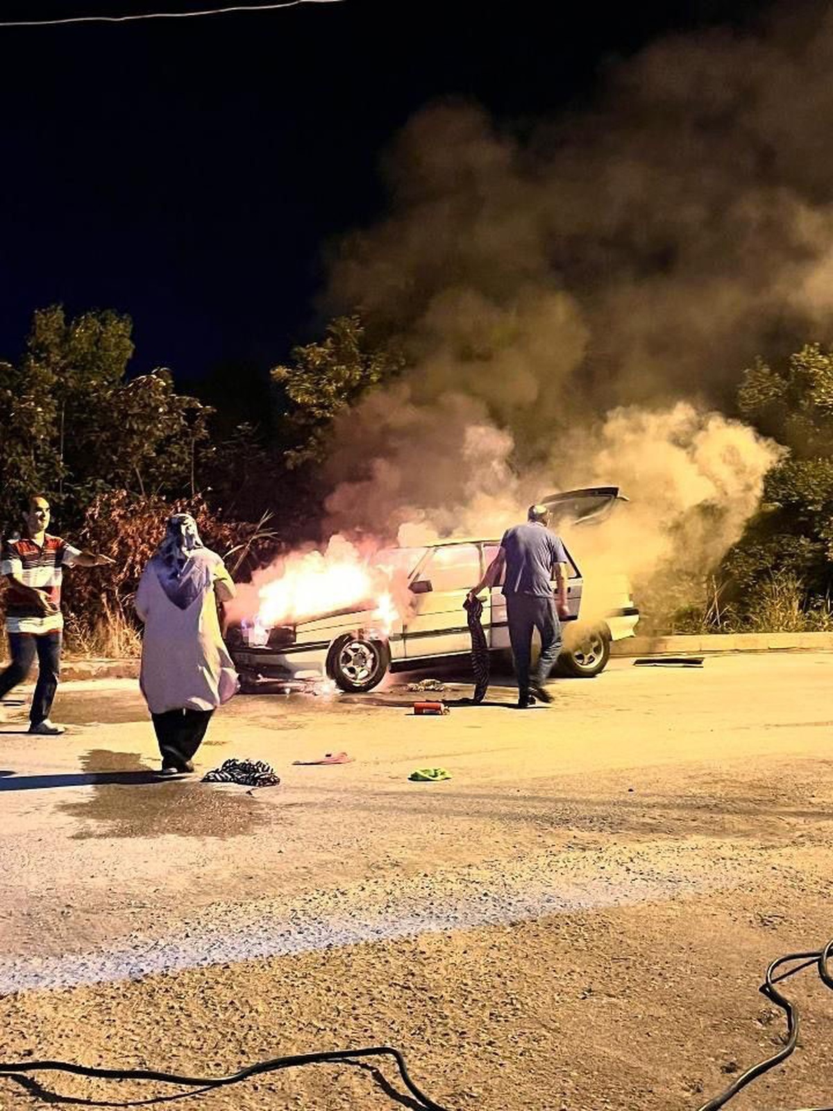 Ankara Pursaklar'da seyir halindeki araçta yangın çıktı, araç kullanılamaz hale geldi