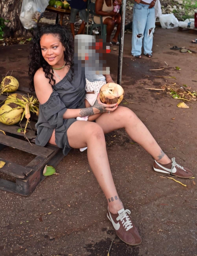 Rihanna’nın cesur tarzı olay oldu! Barbados’ta dikkat çeken kıyafet
