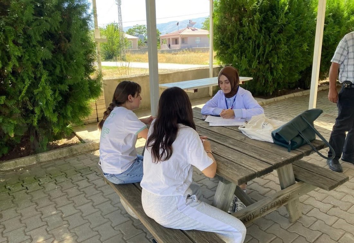 Sağlık ekipleri Oğlaktepe ve Gümüştarla köylerinde bilgilendirme yaptı