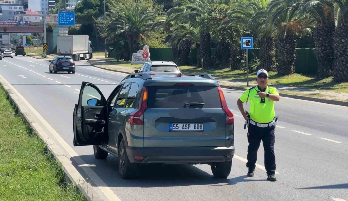 Samsun Atakum'da otomobil ile SUV çarpıştı, 2'si çocuk 3 kişi yaralandı