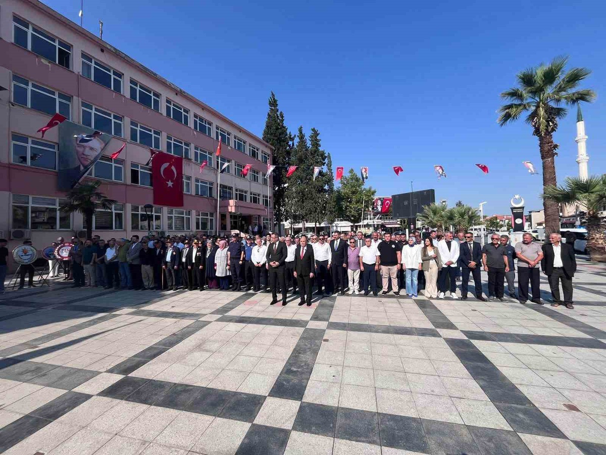 Sarıgöl'ün kurtuluşunun 104. yılı törenle kutlandı, akşam Zakkum konseri var