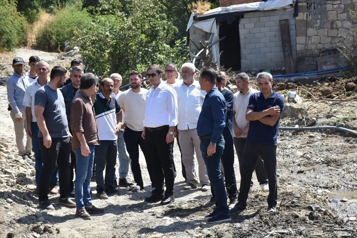Batman Sason'da Kilimli köyünde KÖYDES ile beton yol çalışması başladı