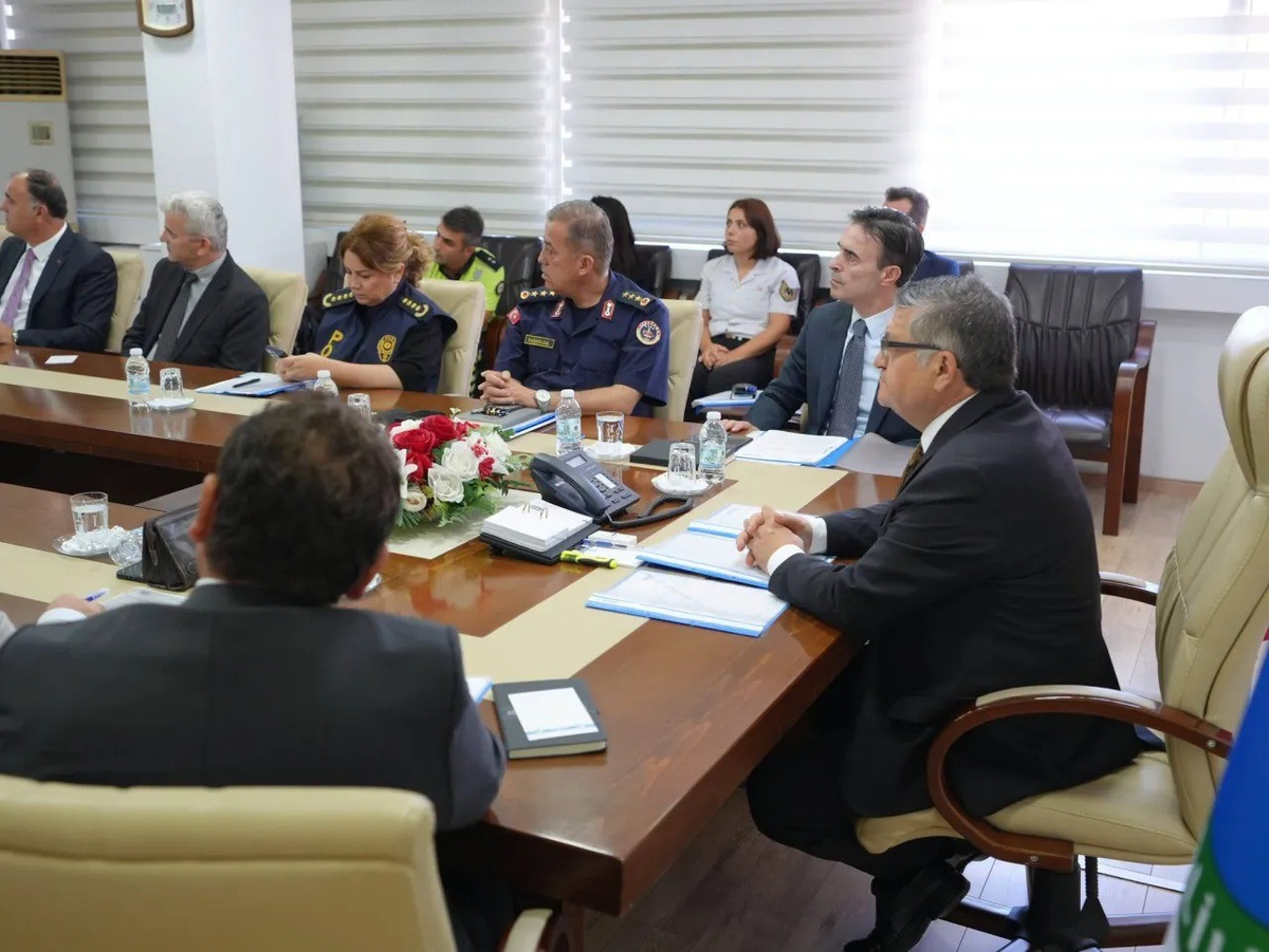Sinop Valisi Özarslan, 2026-2027 eğitim yılı için güvenlik tedbirlerini masaya yatırdı