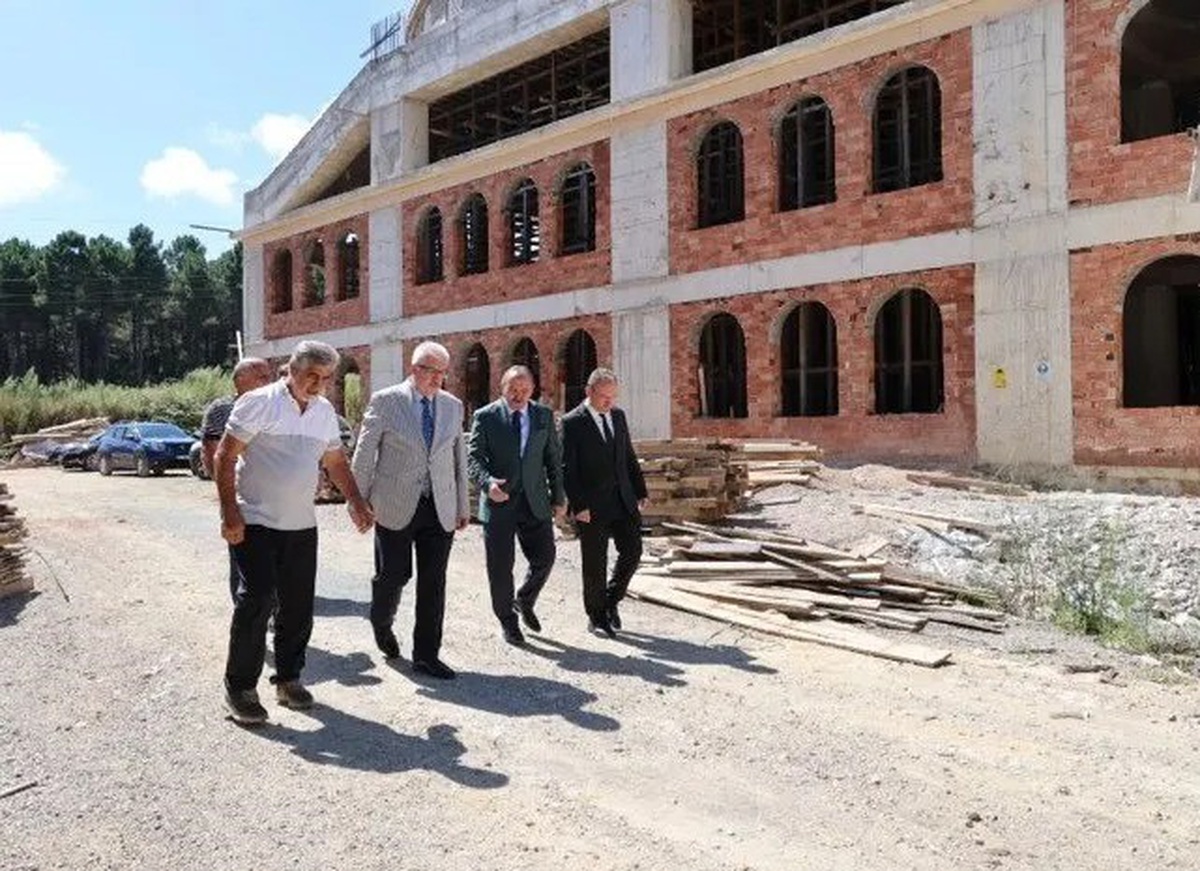 Sinop Üniversitesi yerleşkesindeki cami inşaatında çalışmalar yerinde incelendi