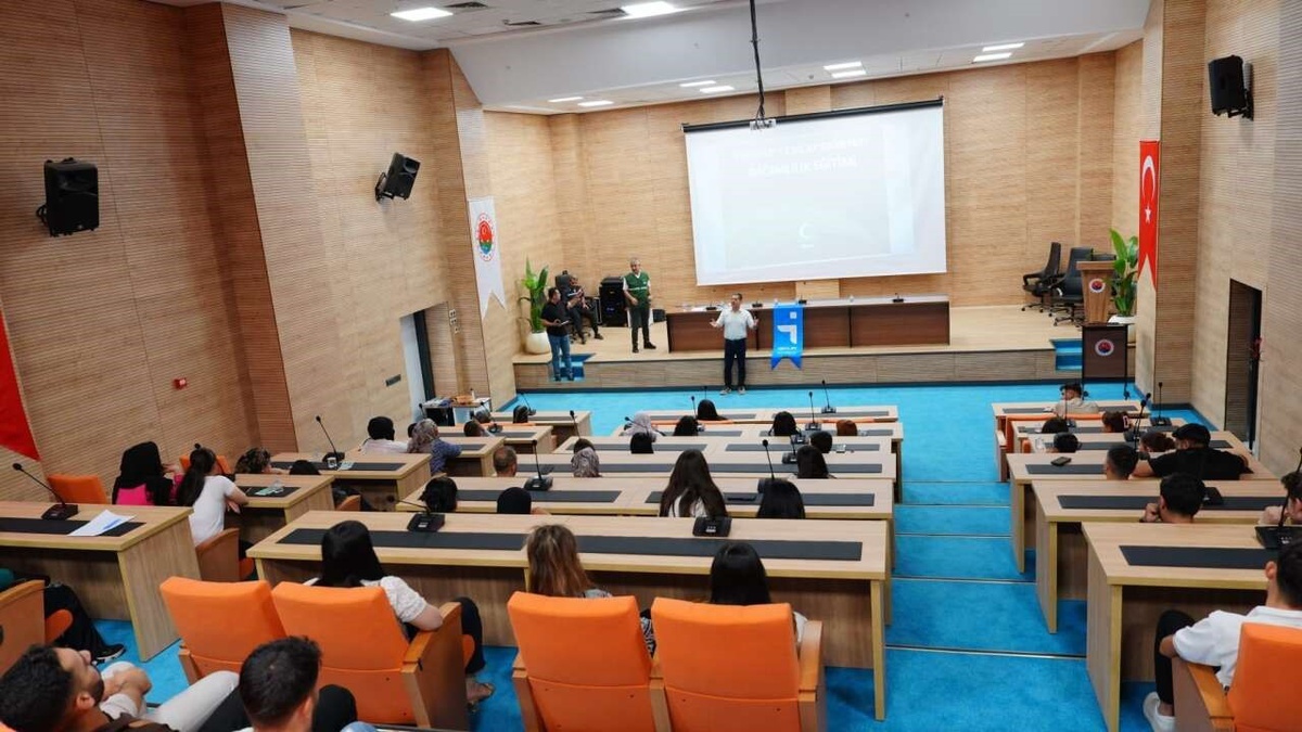 Şırnak'ta İŞKUR ile İl Özel İdaresi İUP katılımcılarına bağımlılıkla mücadele eğitimi verildi